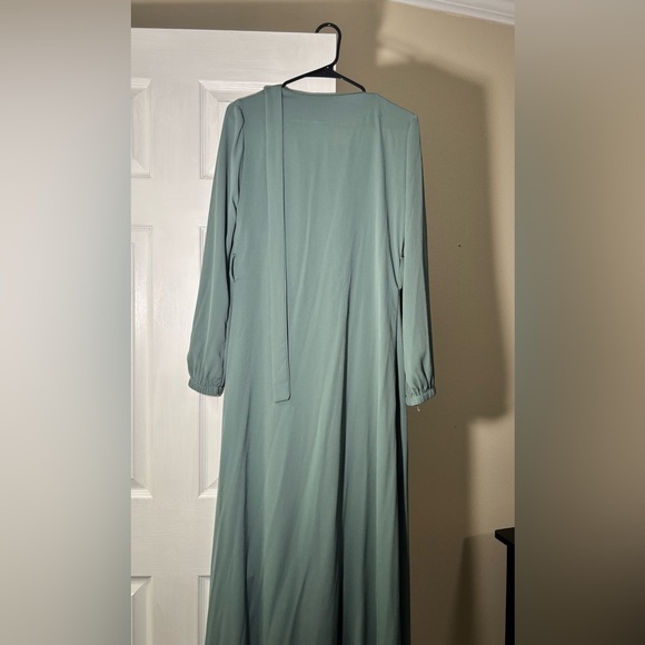 Two piece (attached) modest Turkish dress/abaya. Brand new. Size 1 (S) w belt - Picture 3 of 4
